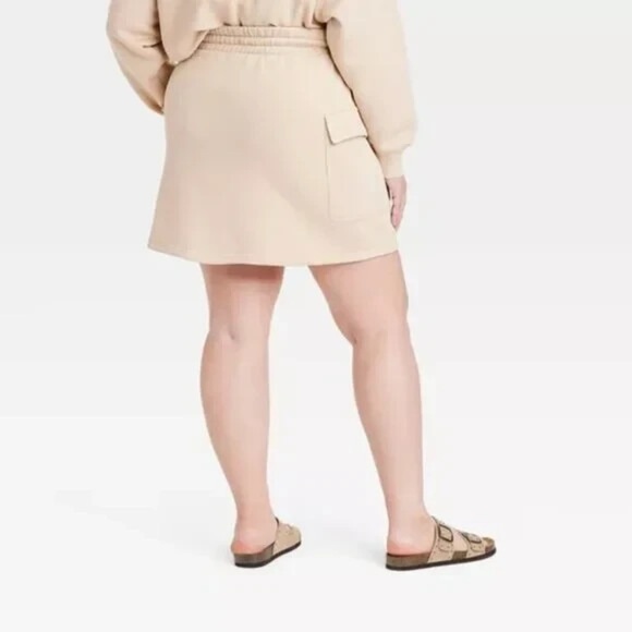 NWT Soft Girl Neutral Cargo Mini Skirt Lounge Fleece Utility Universal Thread L - Picture 4 of 10